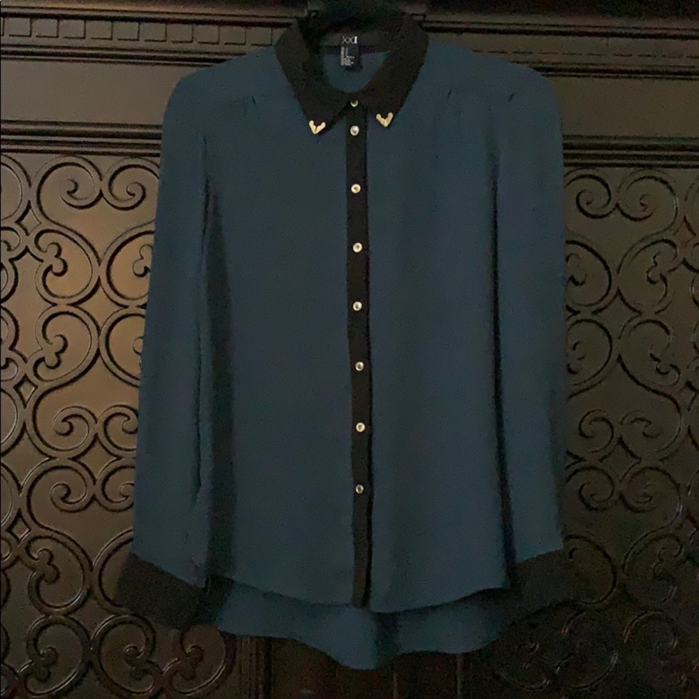 Beautiful XXI green blouse with gold hardware